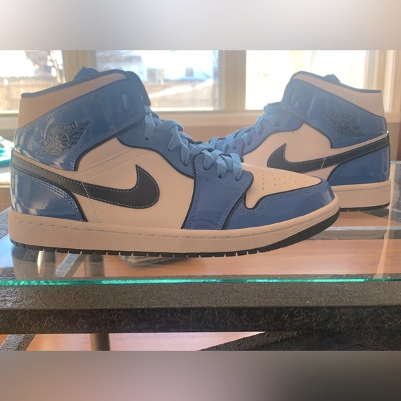 Air Jordan 1 mid patent leather royal blue mens size 11 - Picture 1 of 4